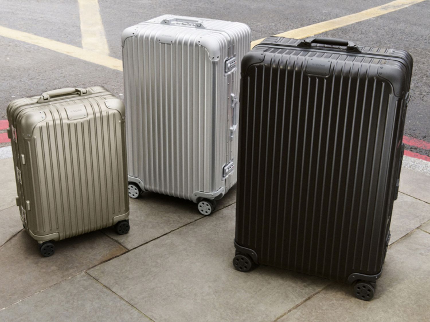 サイズの異なる3つのRIMOWAのスーツケース