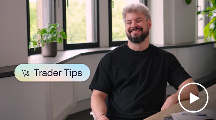 Foto von Christian Busch, Product Lead bei MINT Square, der in die Kamera lächelt.